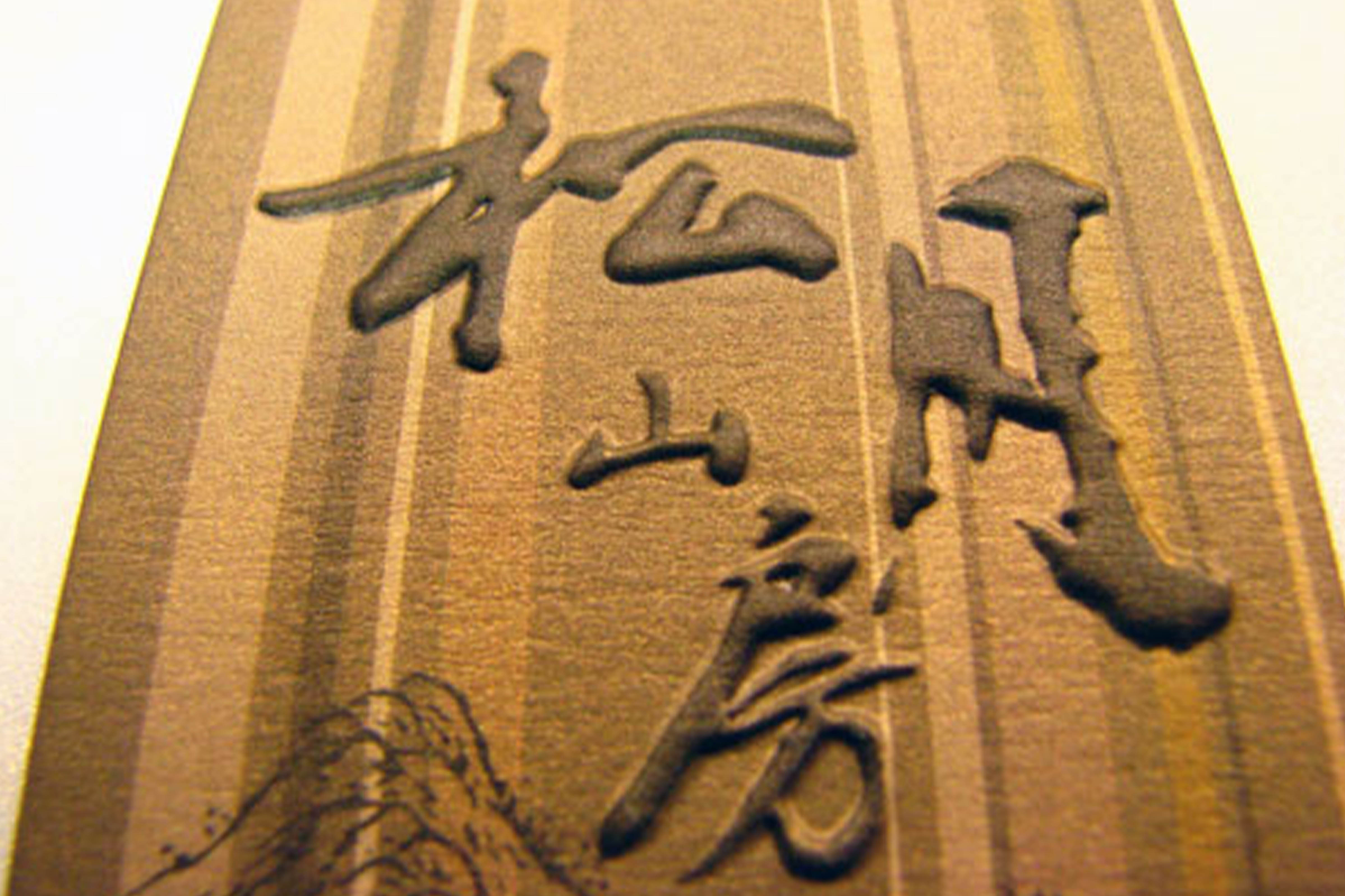 給你啟發,得到業績的敲門磚;當然令人印象深刻的名片設計,更可以成為你和客戶之間日常關係的加溫計,因為經過設計名片更像是一份禮物,讓客戶處理特定問題的禮物,由此開啟討論的話題,讓客戶在交涉之中獲取成功的突破,因為專業同樣需要客情的幫襯。